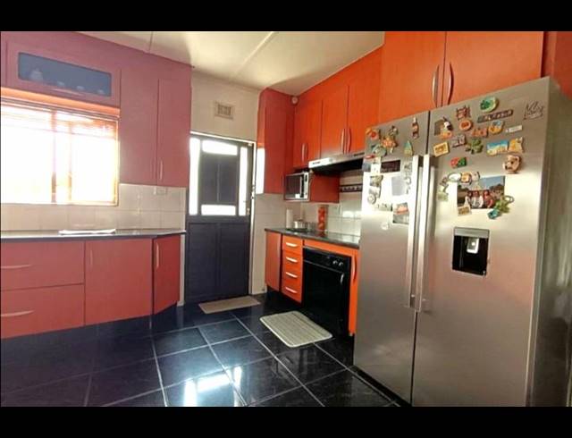 3 BEDROOM HOUSE FOR SALE IN VELD EN VLEI